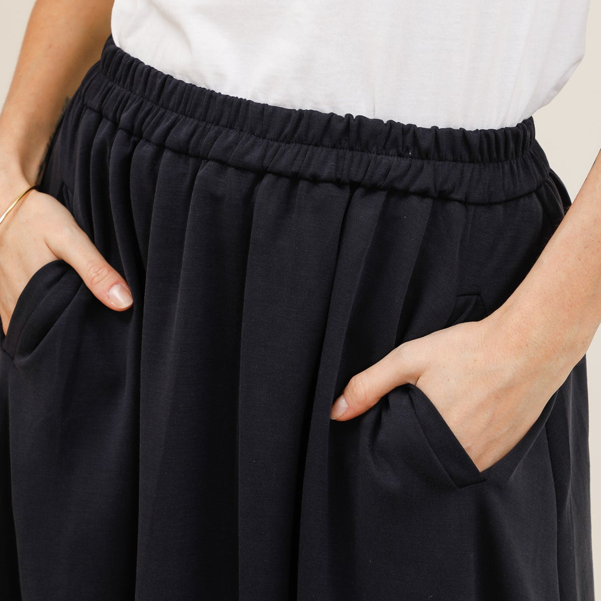A221-P87 - Skirt