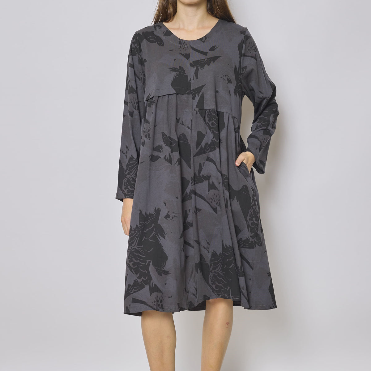 Robe mi-longue asymétrique à motifs aigle