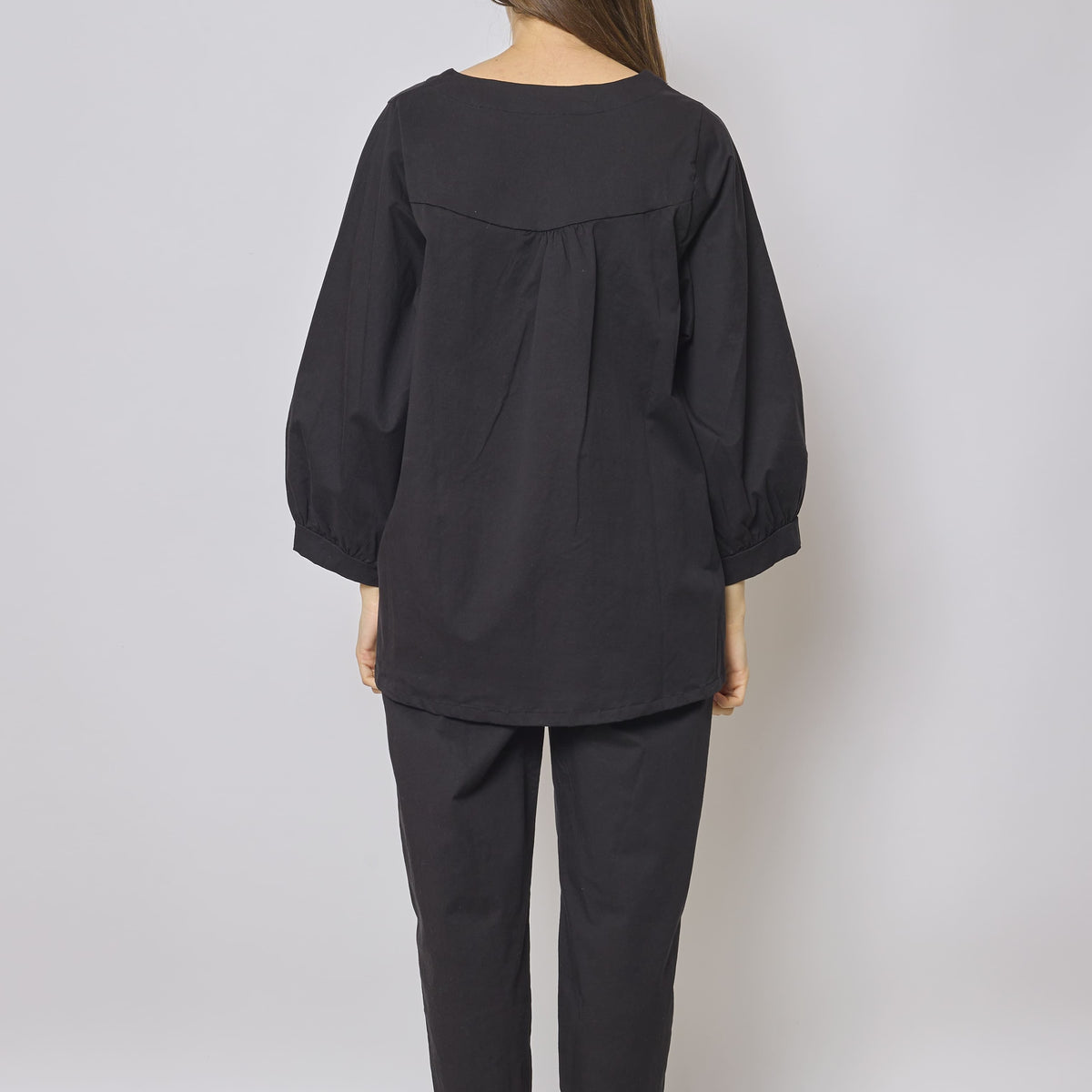 Blouse noire à motifs manche bouffante