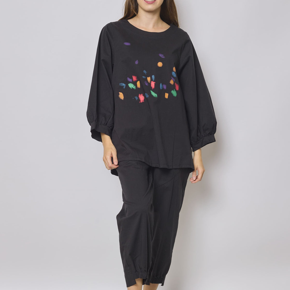 Blouse noire à motifs manche bouffante