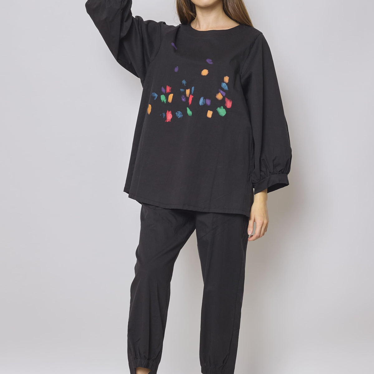 Blouse noire à motifs manche bouffante