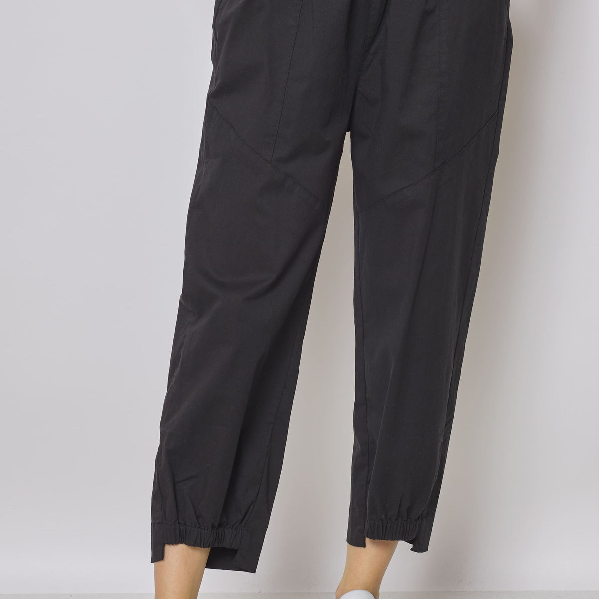 Trousers with elasticated slit bottom