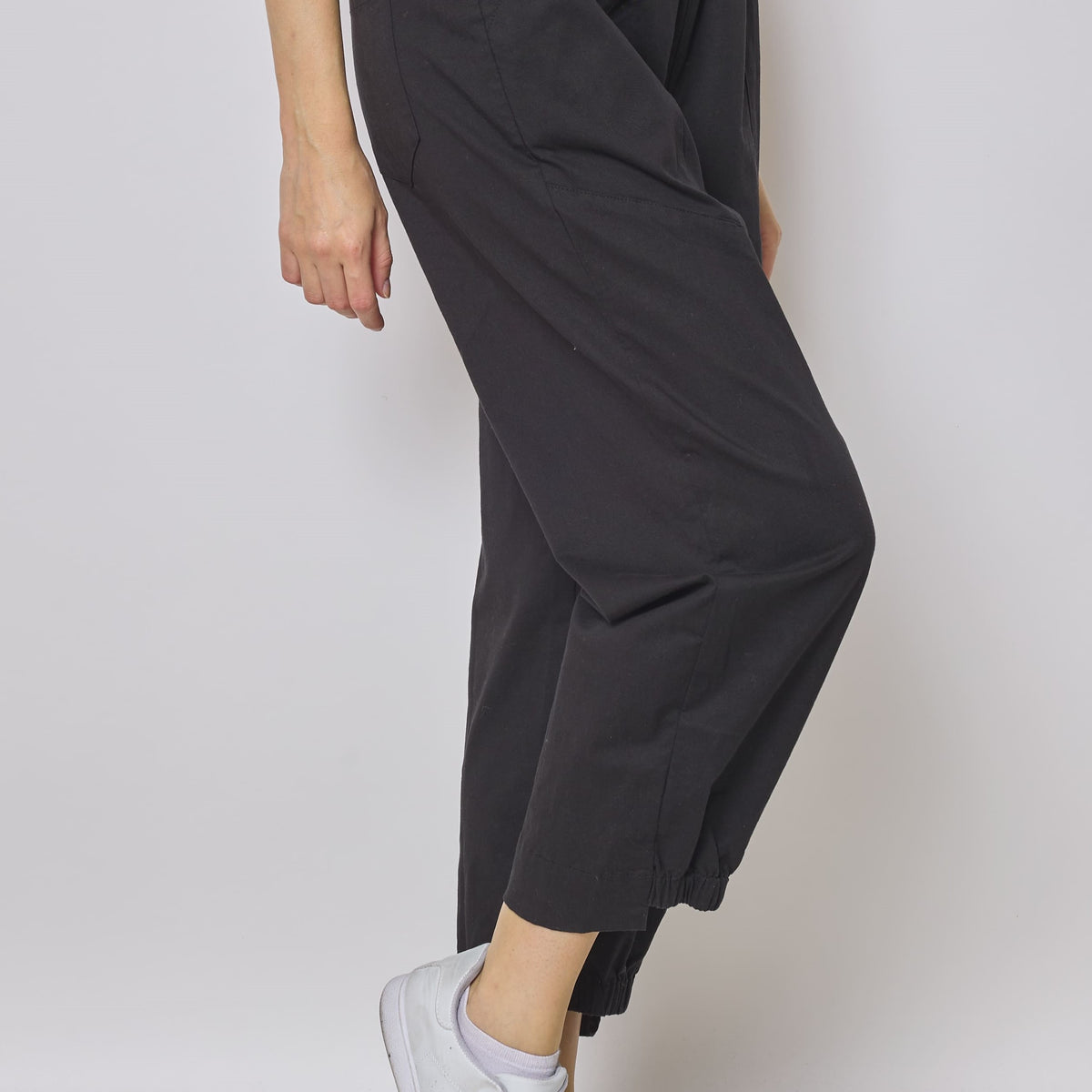 Trousers with elasticated slit bottom