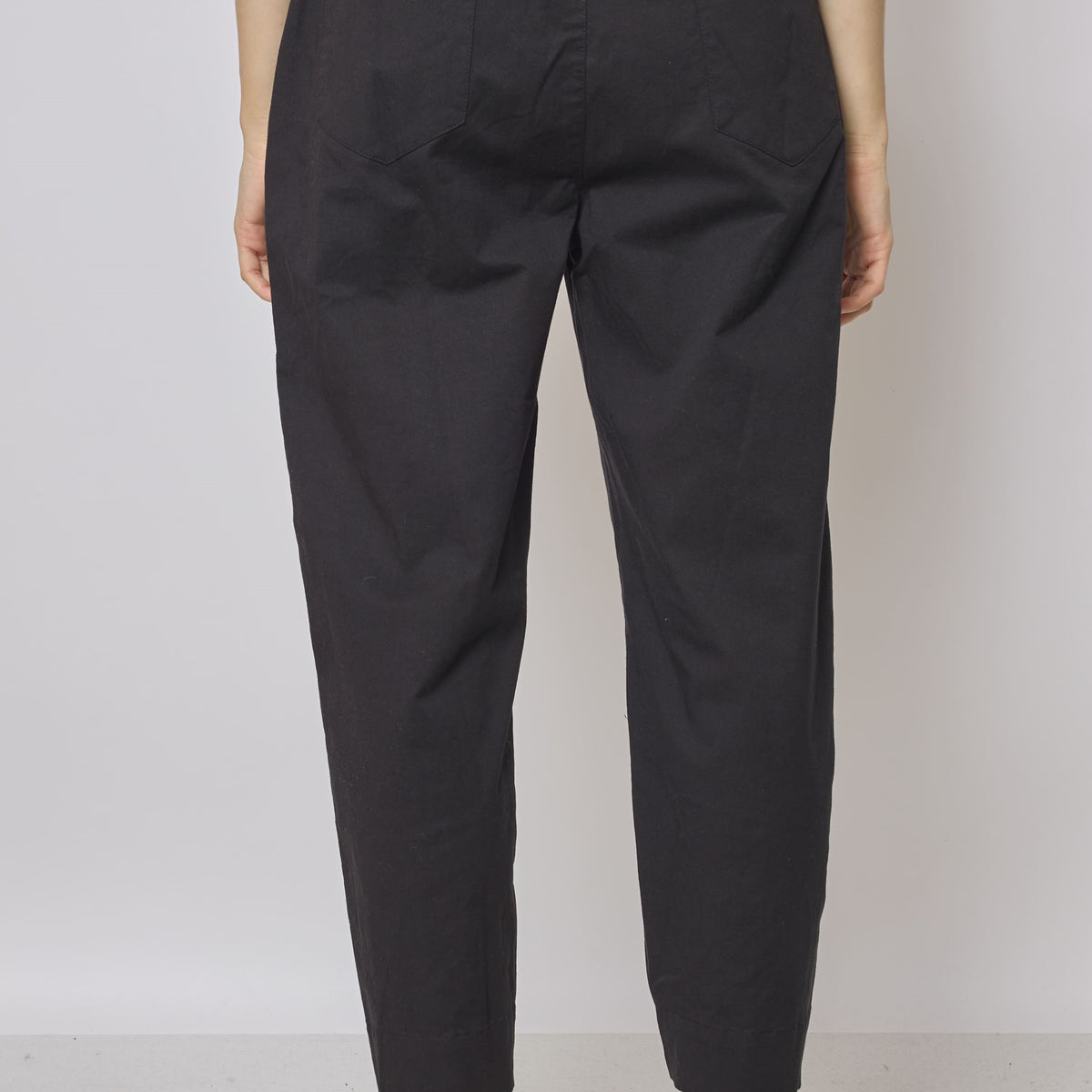 Trousers with elasticated slit bottom