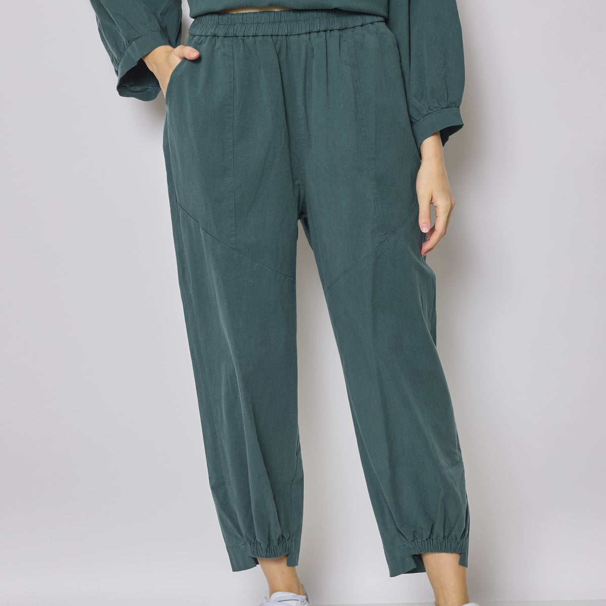 Trousers with elasticated slit bottom
