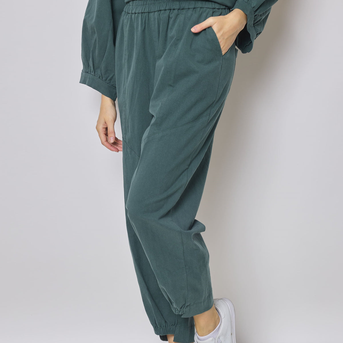 Trousers with elasticated slit bottom
