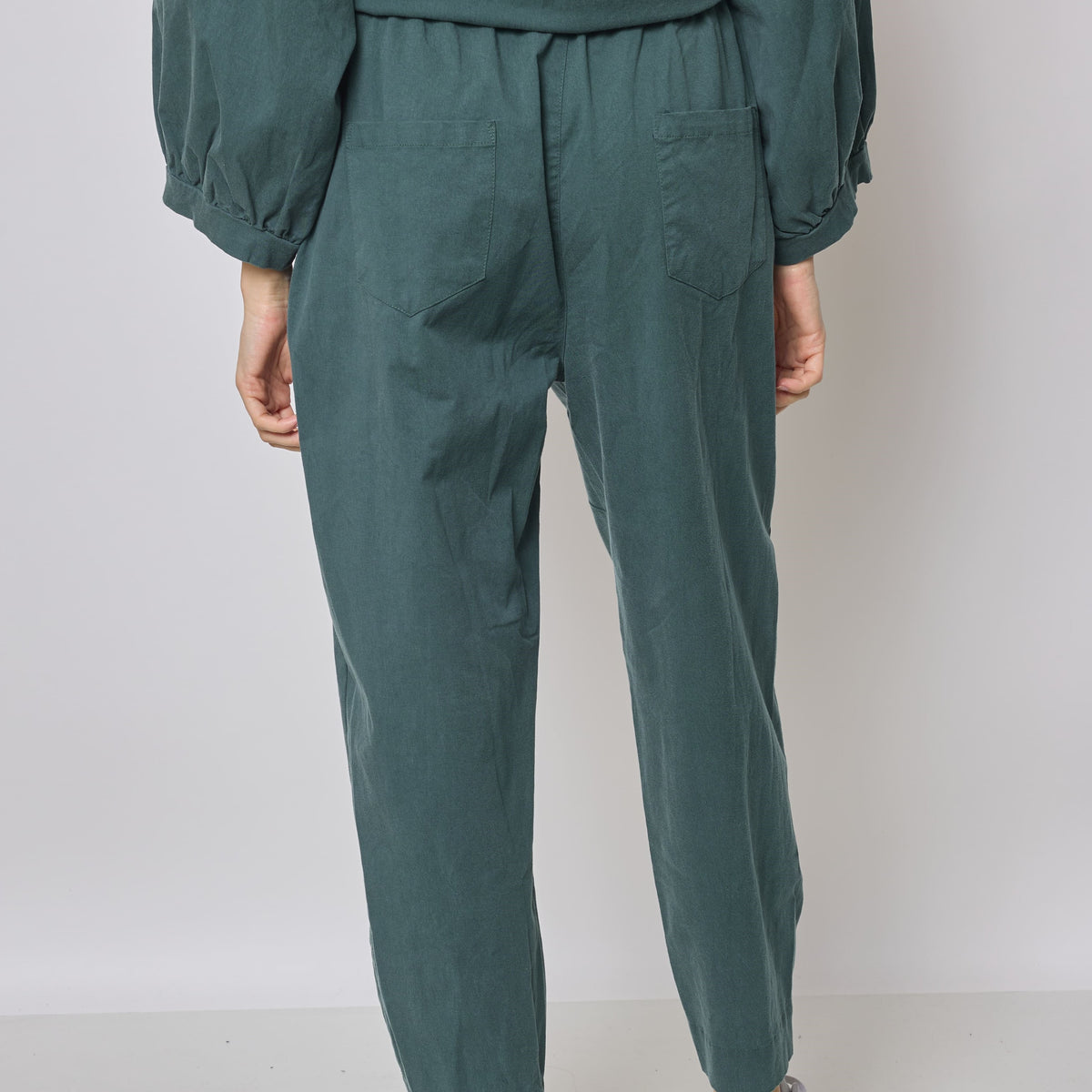 Trousers with elasticated slit bottom