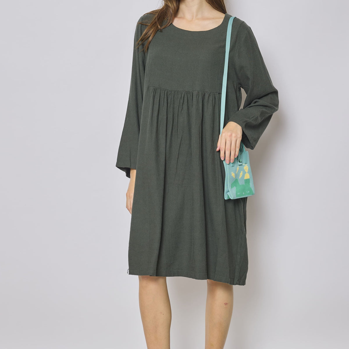 Robe verte mi-longue en coton et lin
