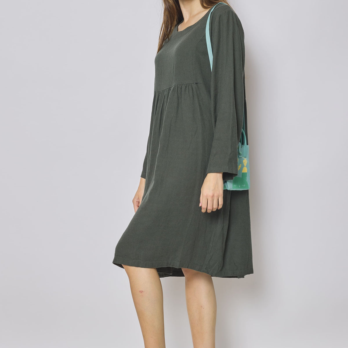 Robe verte mi-longue en coton et lin