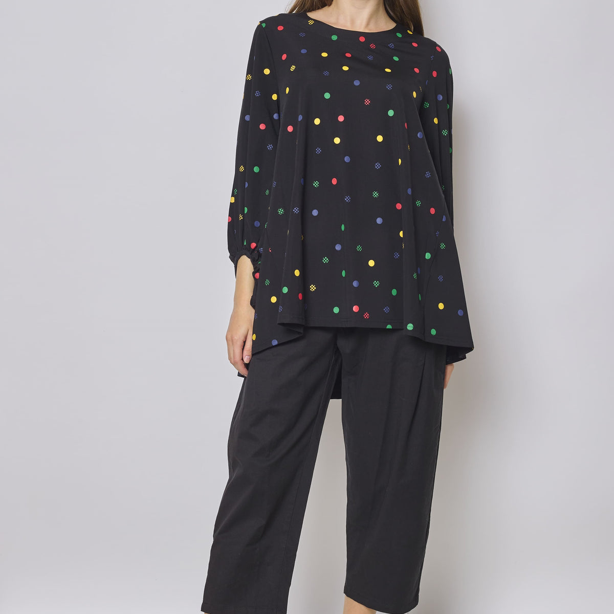 Bluse mit Puffärmeln und farbigen Punkten