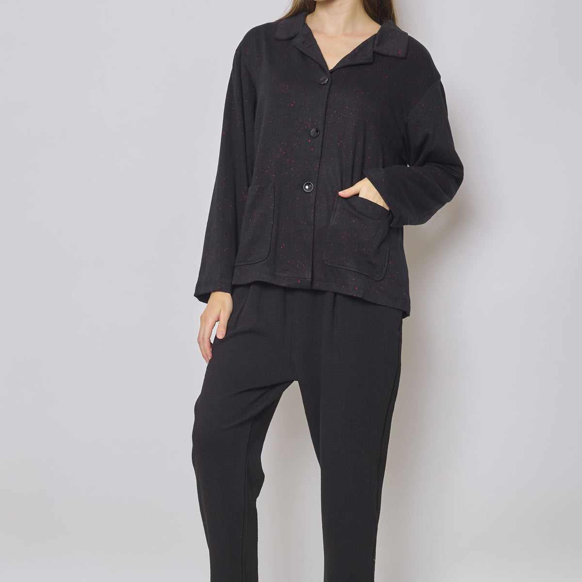 Gilet noir épais aux touches rouges