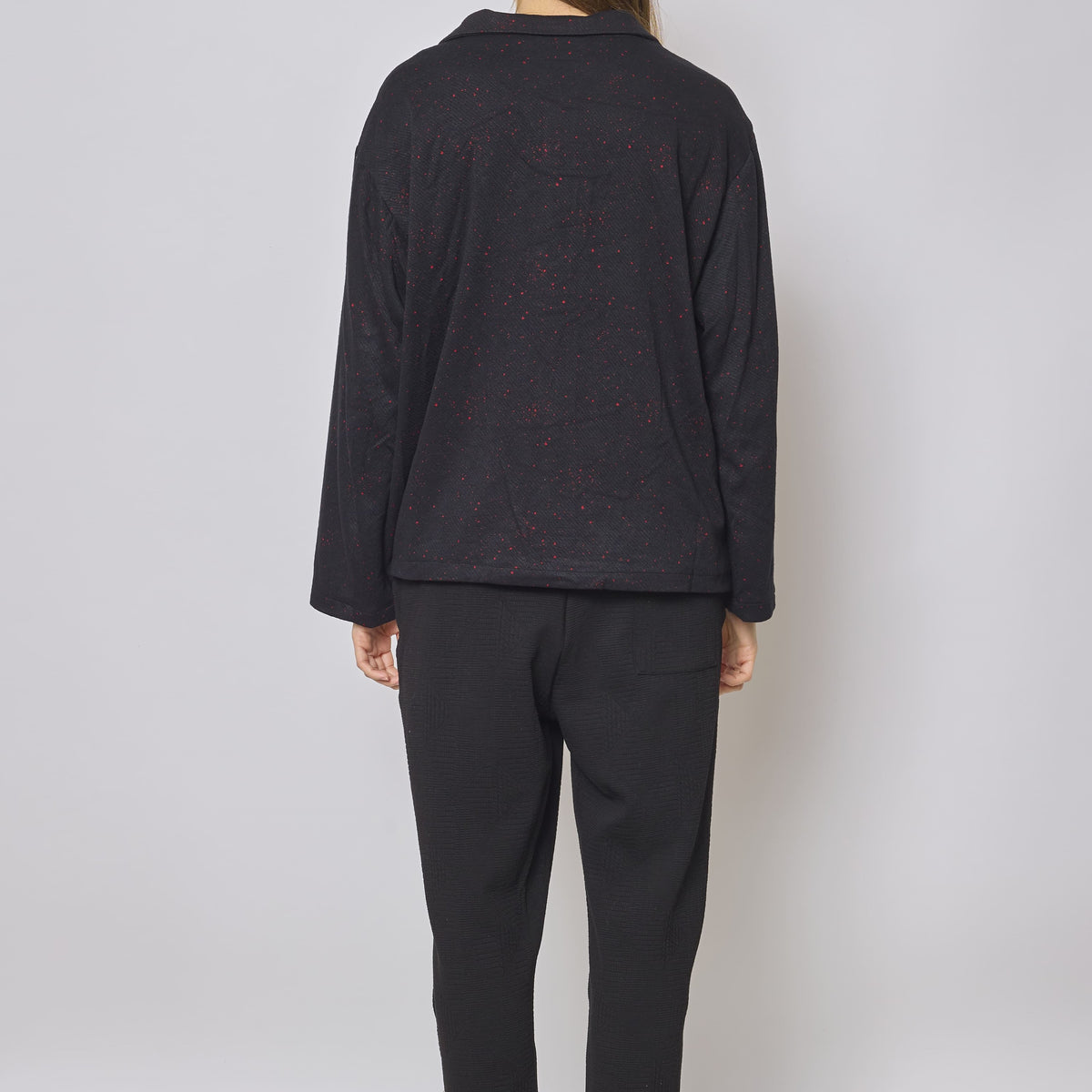 Gilet noir épais aux touches rouges