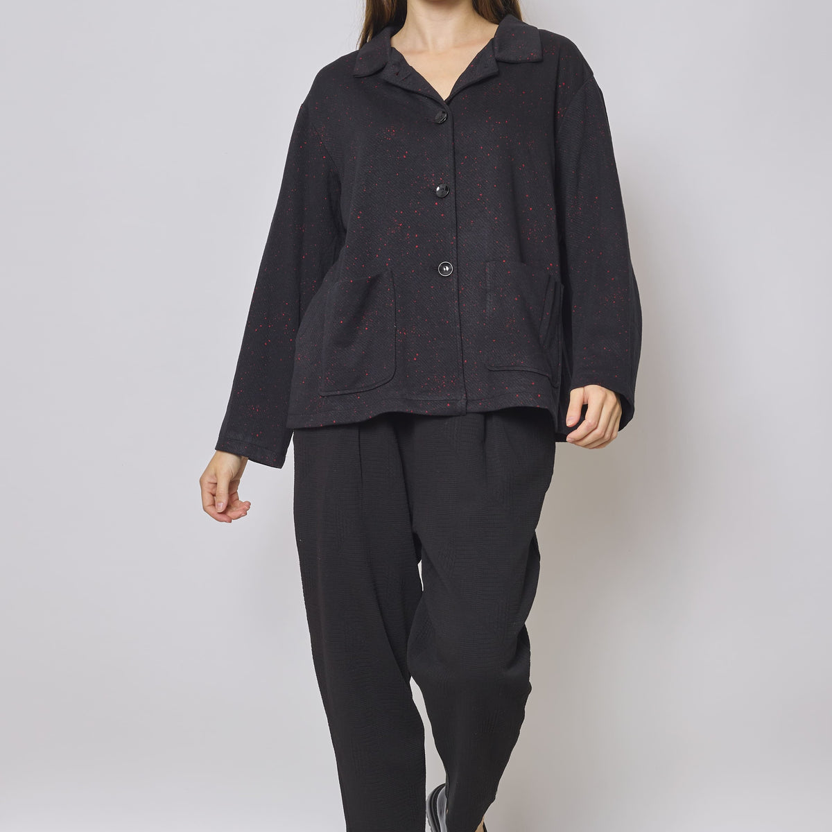 Gilet noir épais aux touches rouges