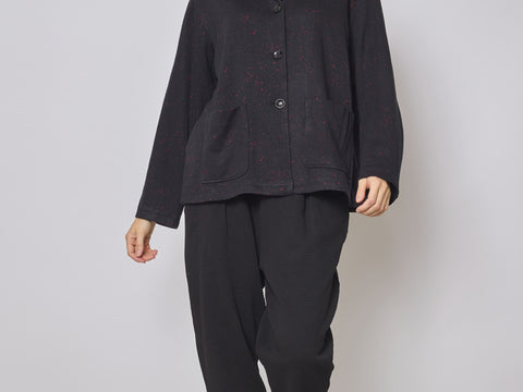 Gilet noir épais aux touches rouges