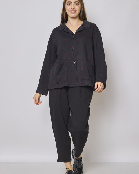 Gilet noir épais aux touches rouges