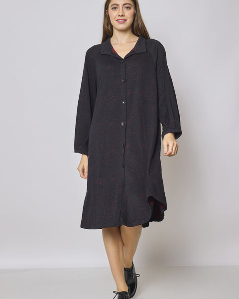 Chemise longue noire épaisse aux touches rouges