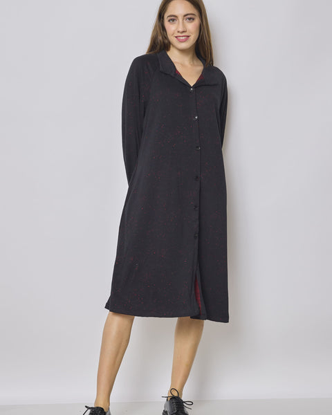 Chemise longue noire épaisse aux touches rouges