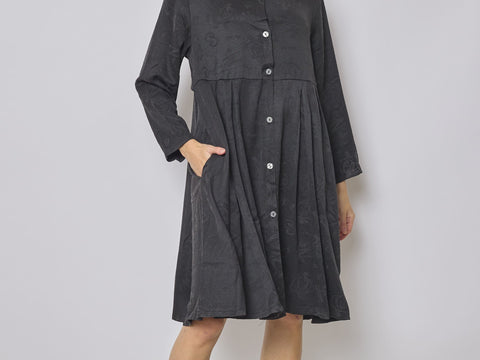 Robe chemise grise à motifs