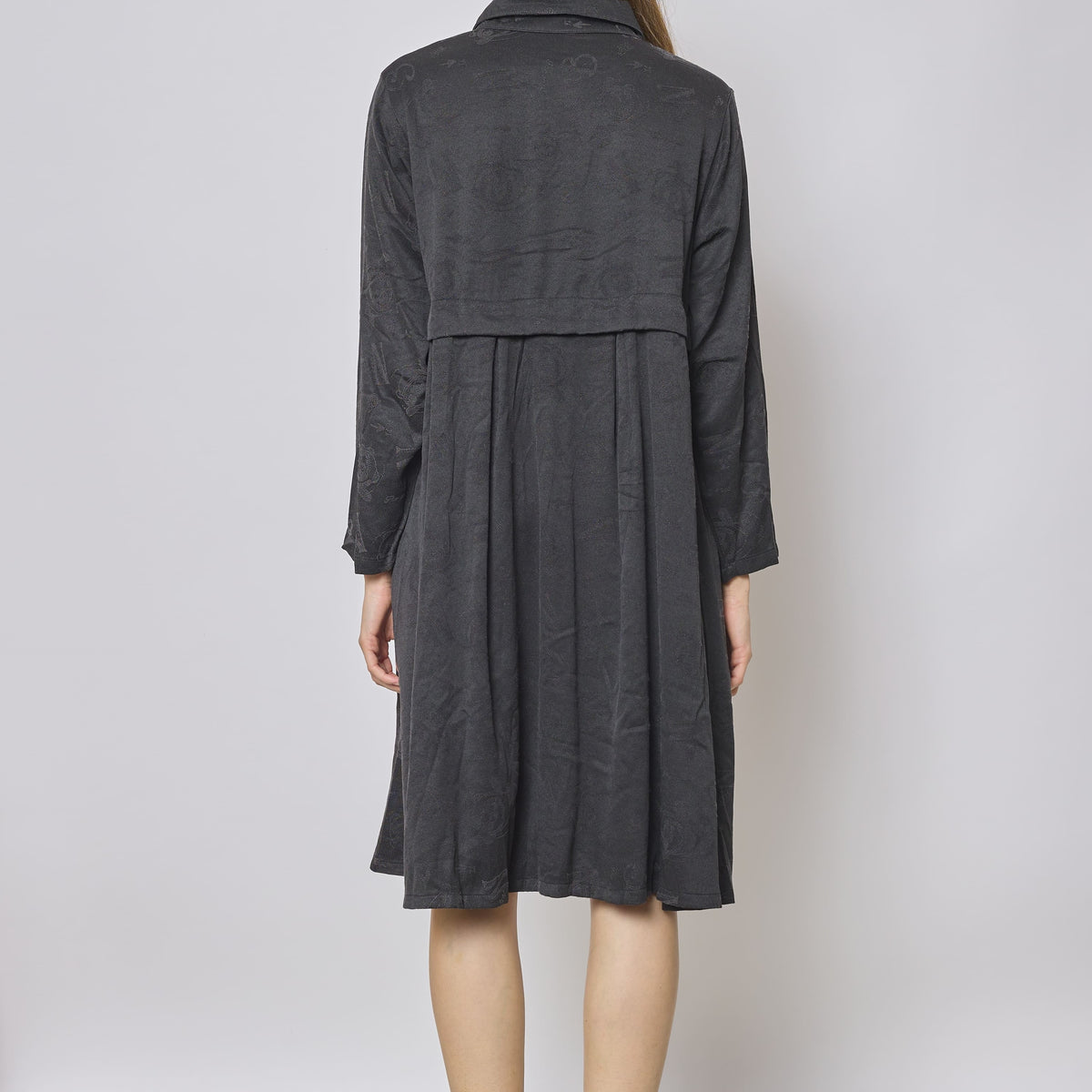 Robe chemise grise à motifs