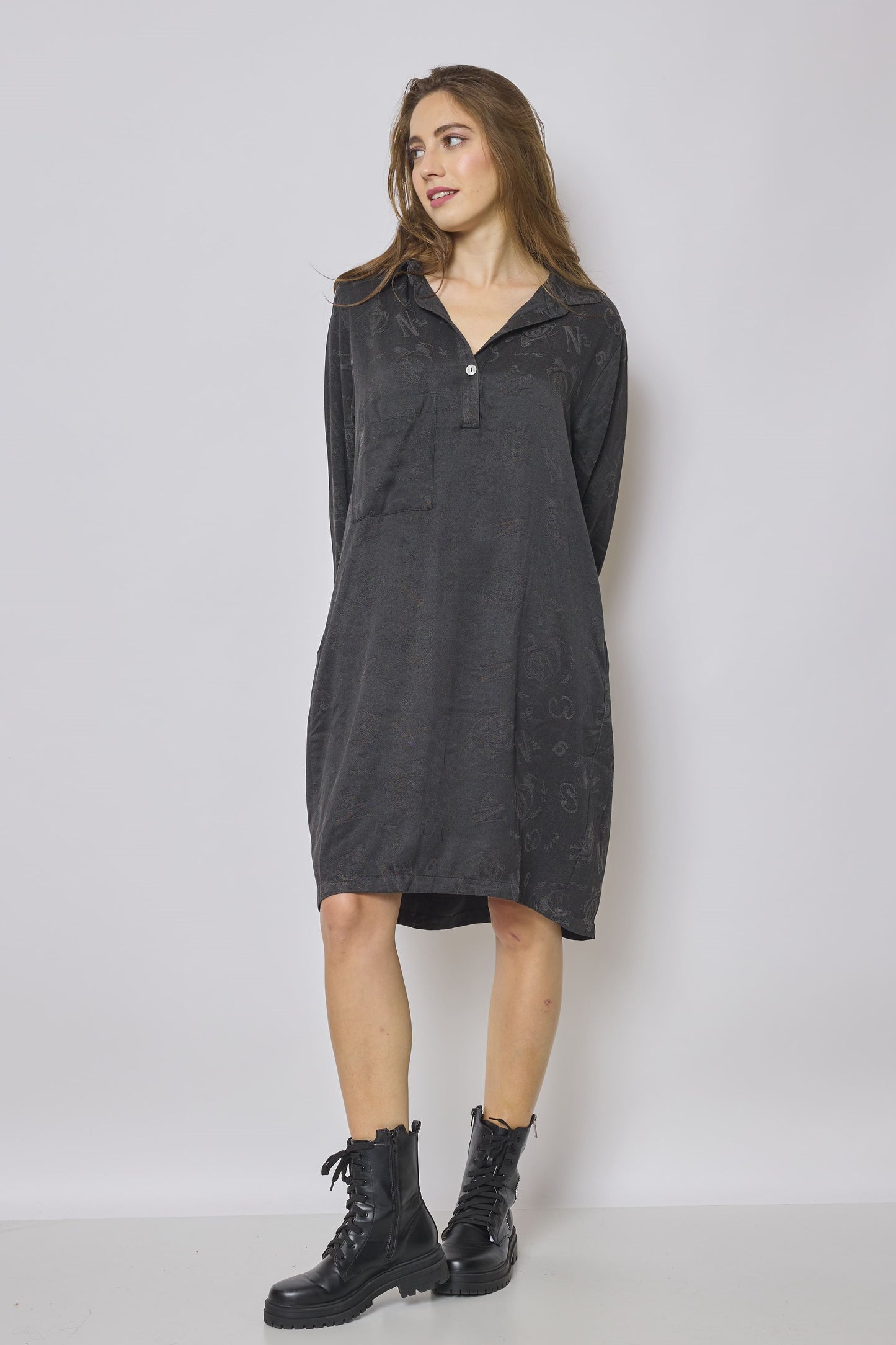 Loose mid-length gray dress