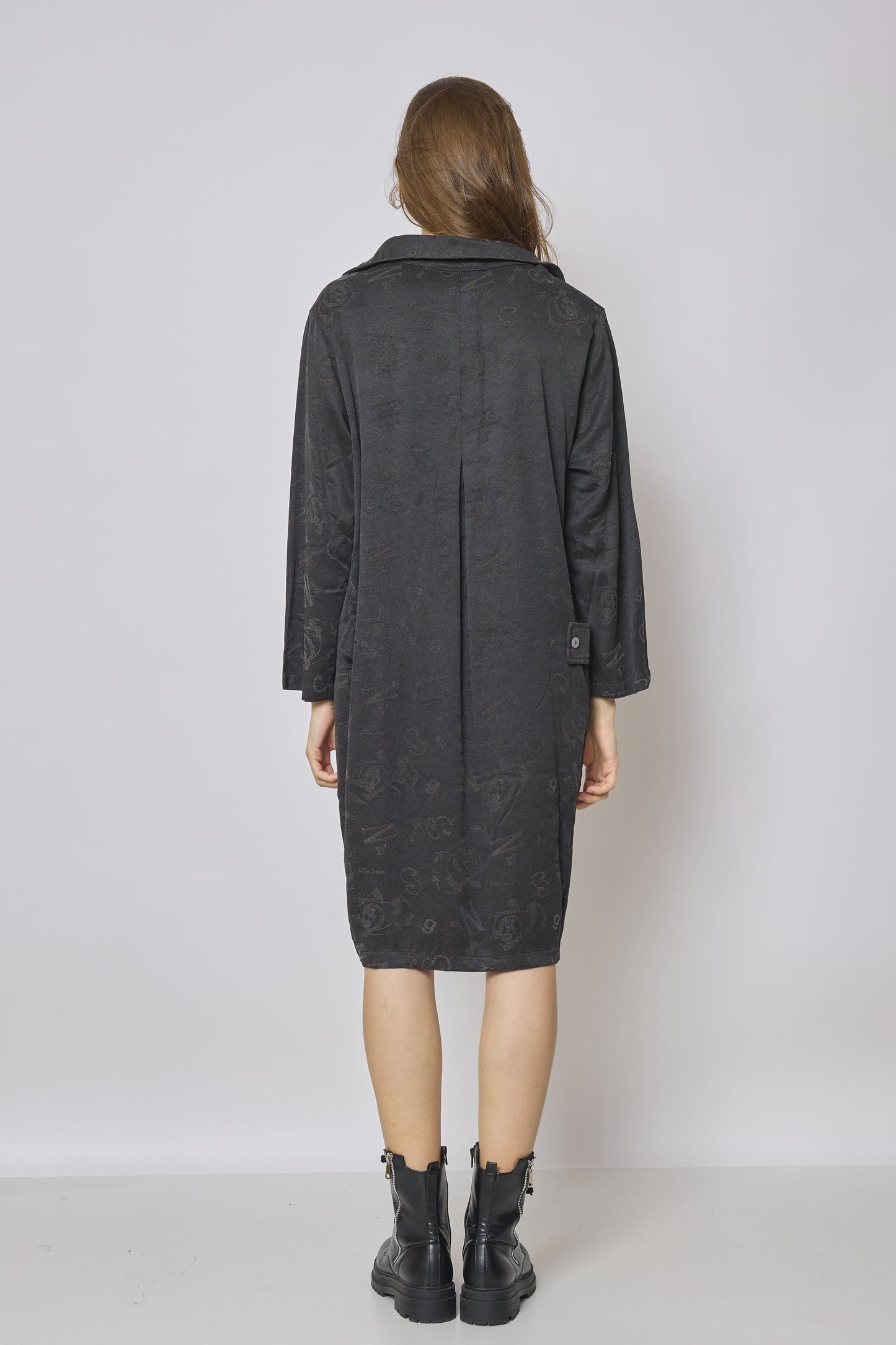 Loose mid-length gray dress