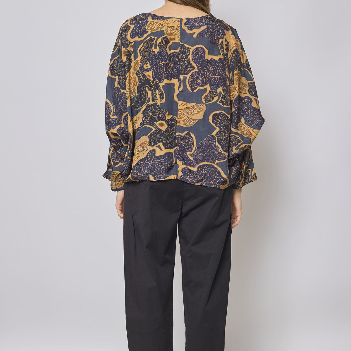 Blouse bleue et beige légère