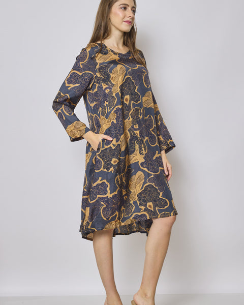 Robe bleue et beige mi-longue