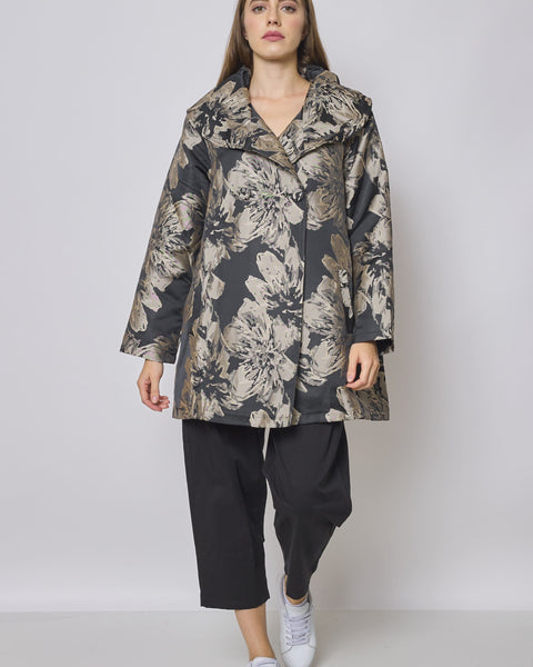 Manteau noir fleuri