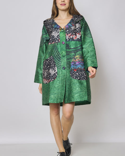 Manteau à capuche et à fleurs