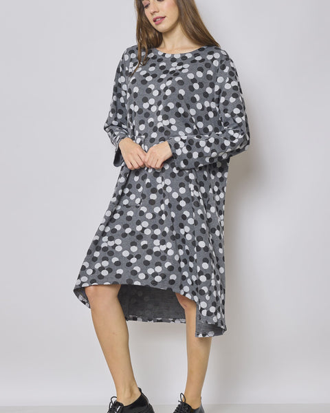 Robe grise à pois