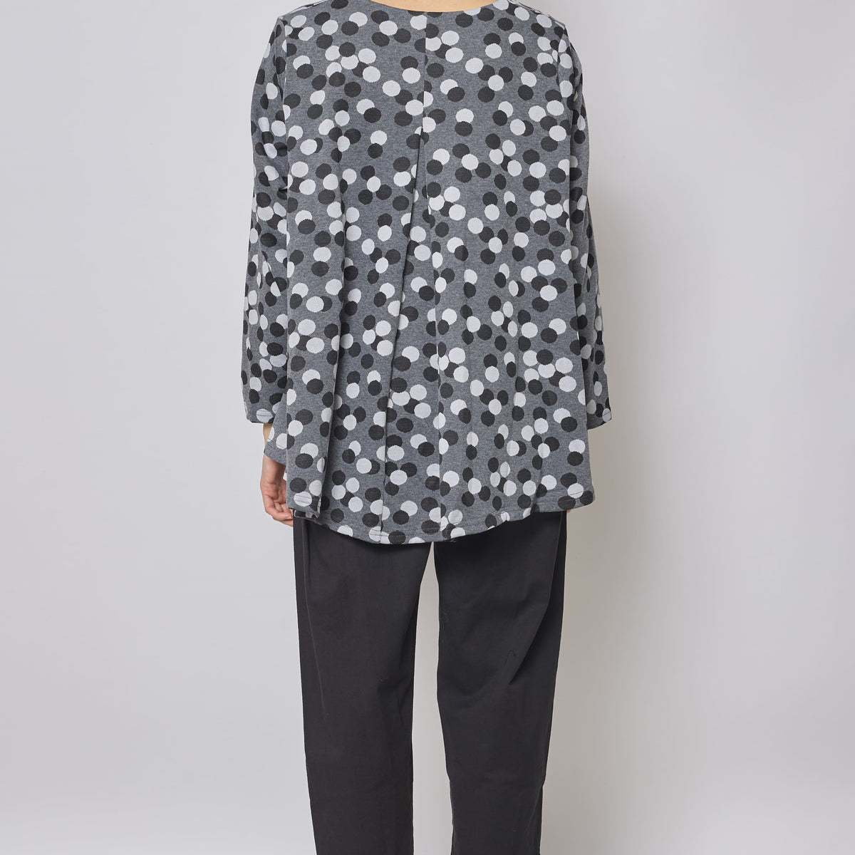 Blouse grise à pois