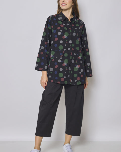 Veste courte noire à motifs ronds