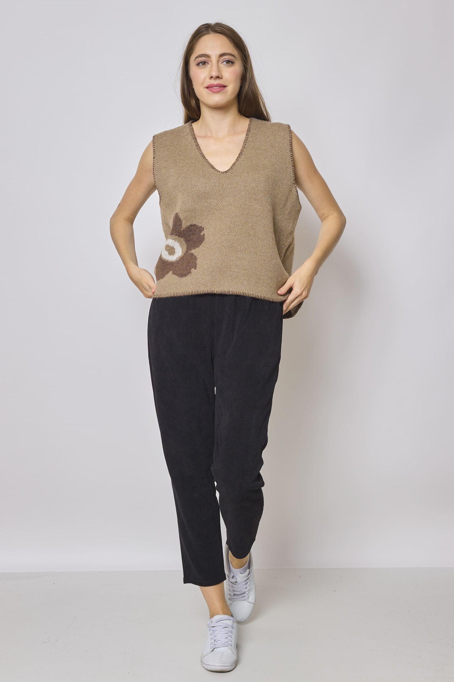 Women's knitted sleeveless sweater