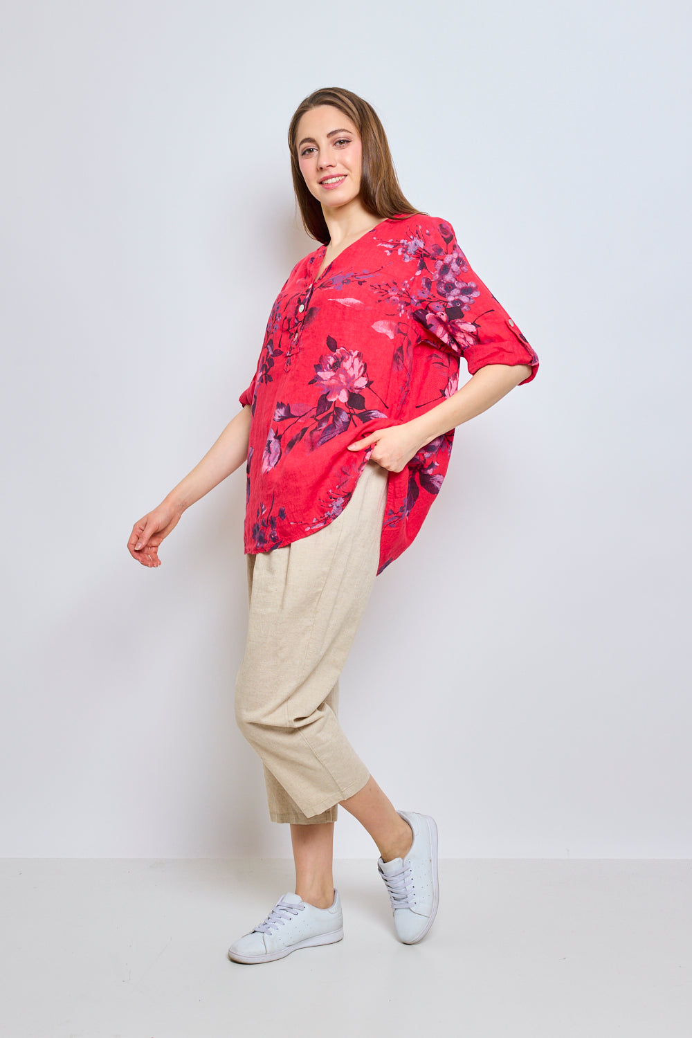 Blouse fleurie avec boutons et col effet cravate