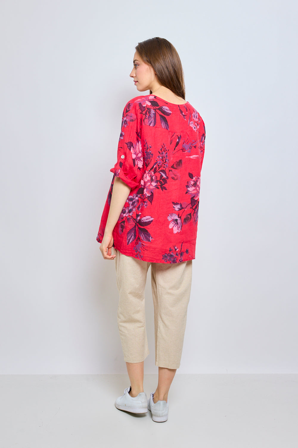 Blouse fleurie avec boutons et col effet cravate