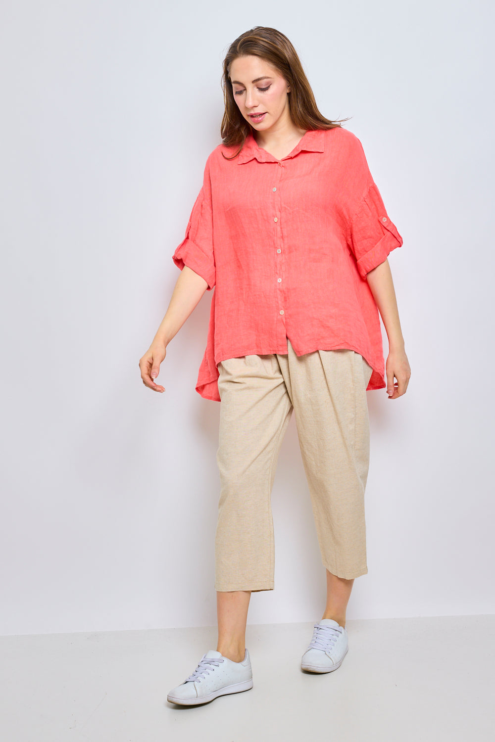 Linen shirt with button-up sleeves