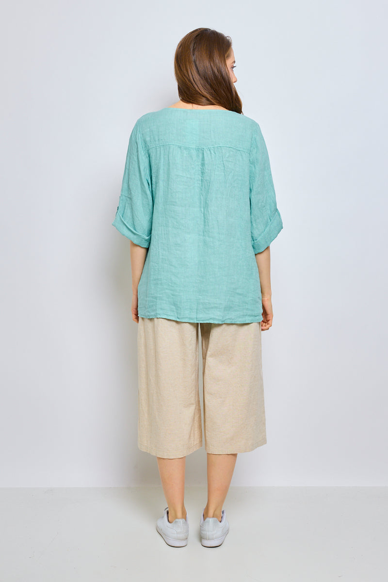 Top en lin avec col en V inversé et garniture brodée