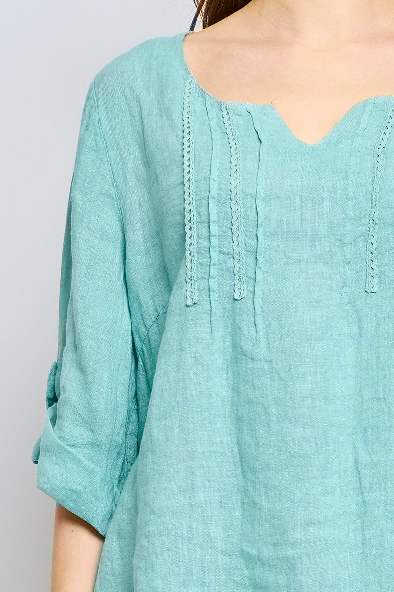 Top en lin avec col en V inversé et garniture brodée