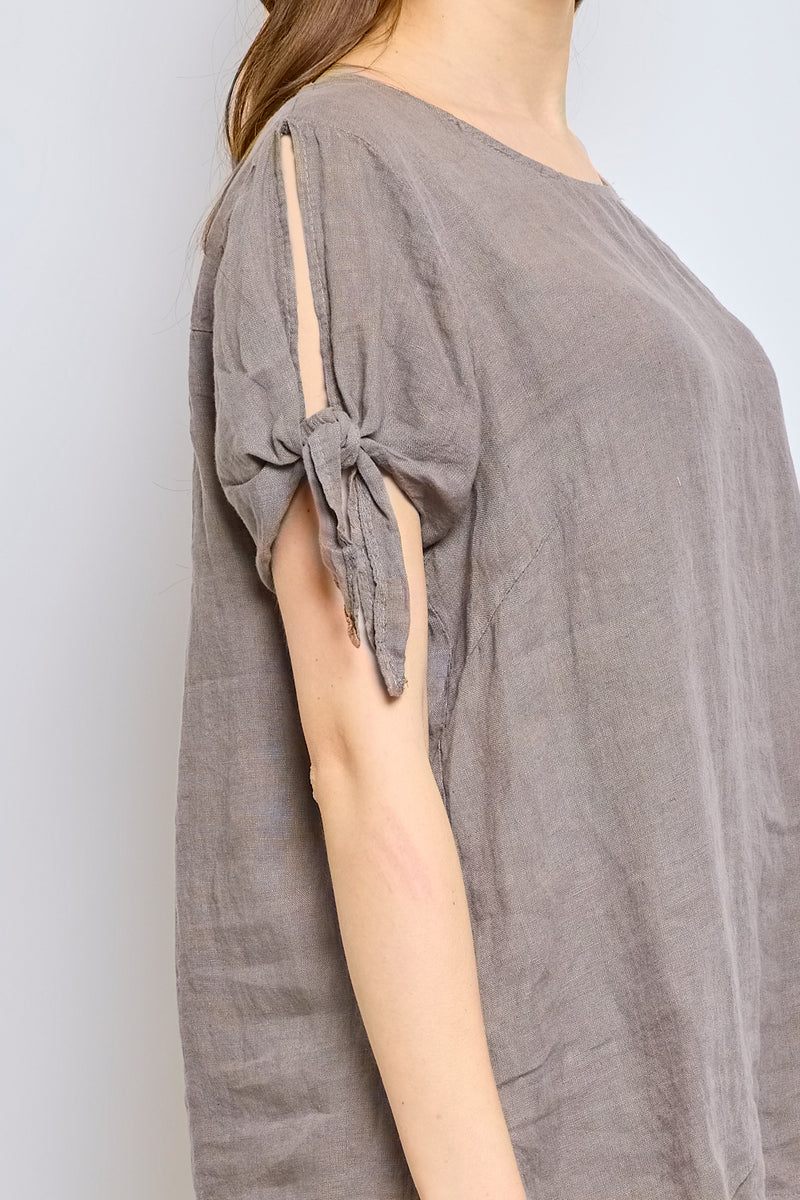 Top en lin avec manches nouées et dos fendu