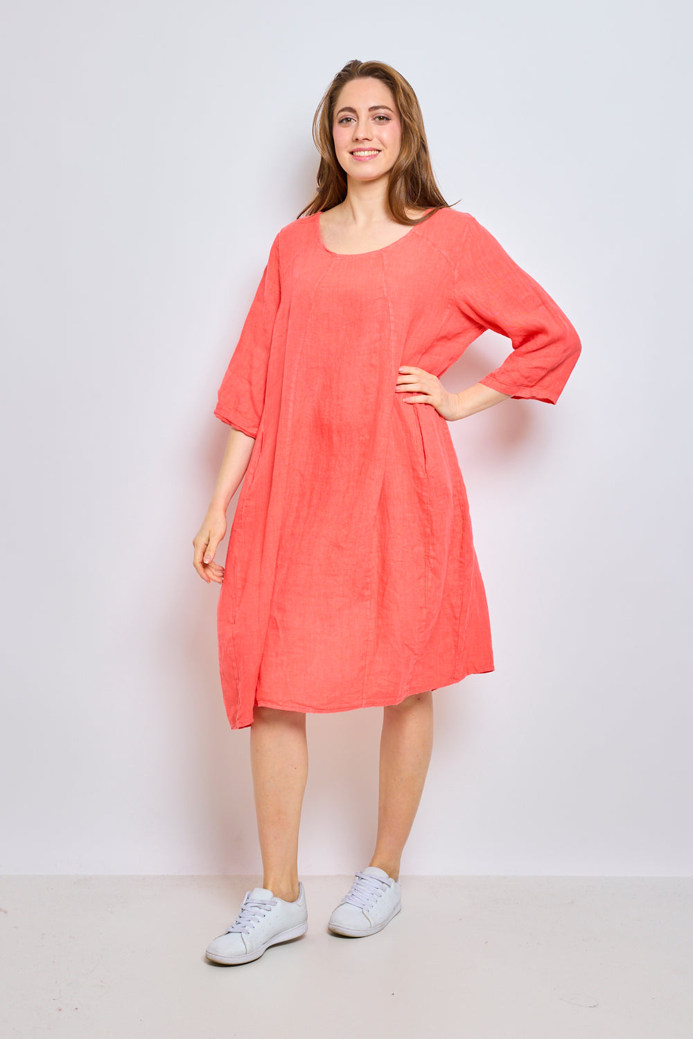 Linen dress with rounded collar