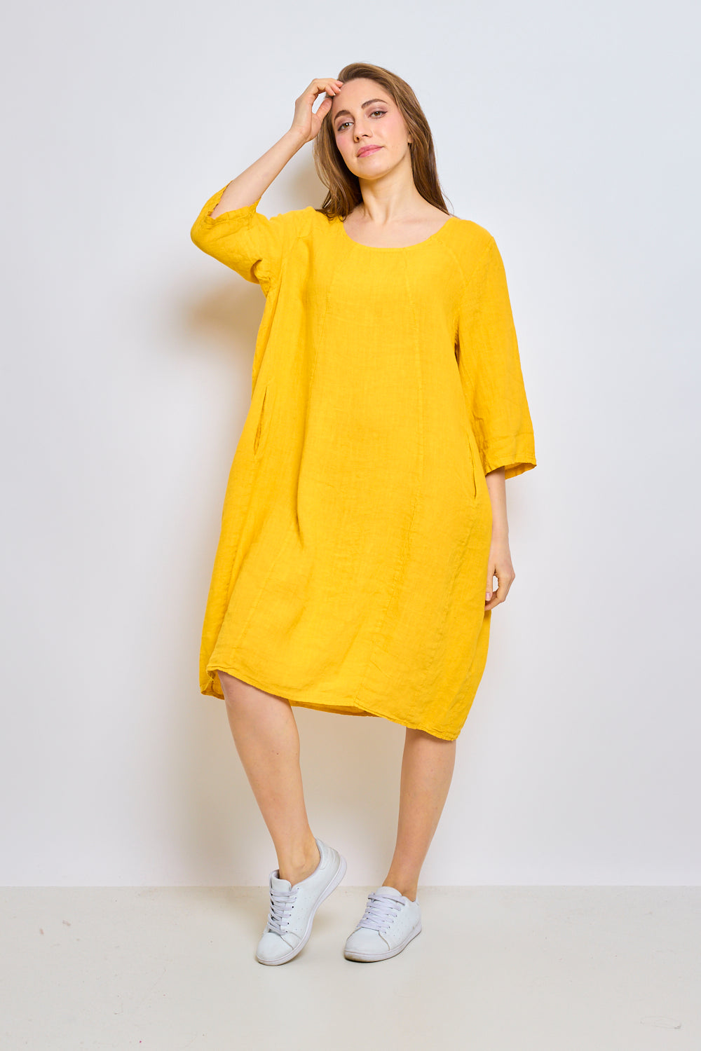 Linen dress with rounded collar