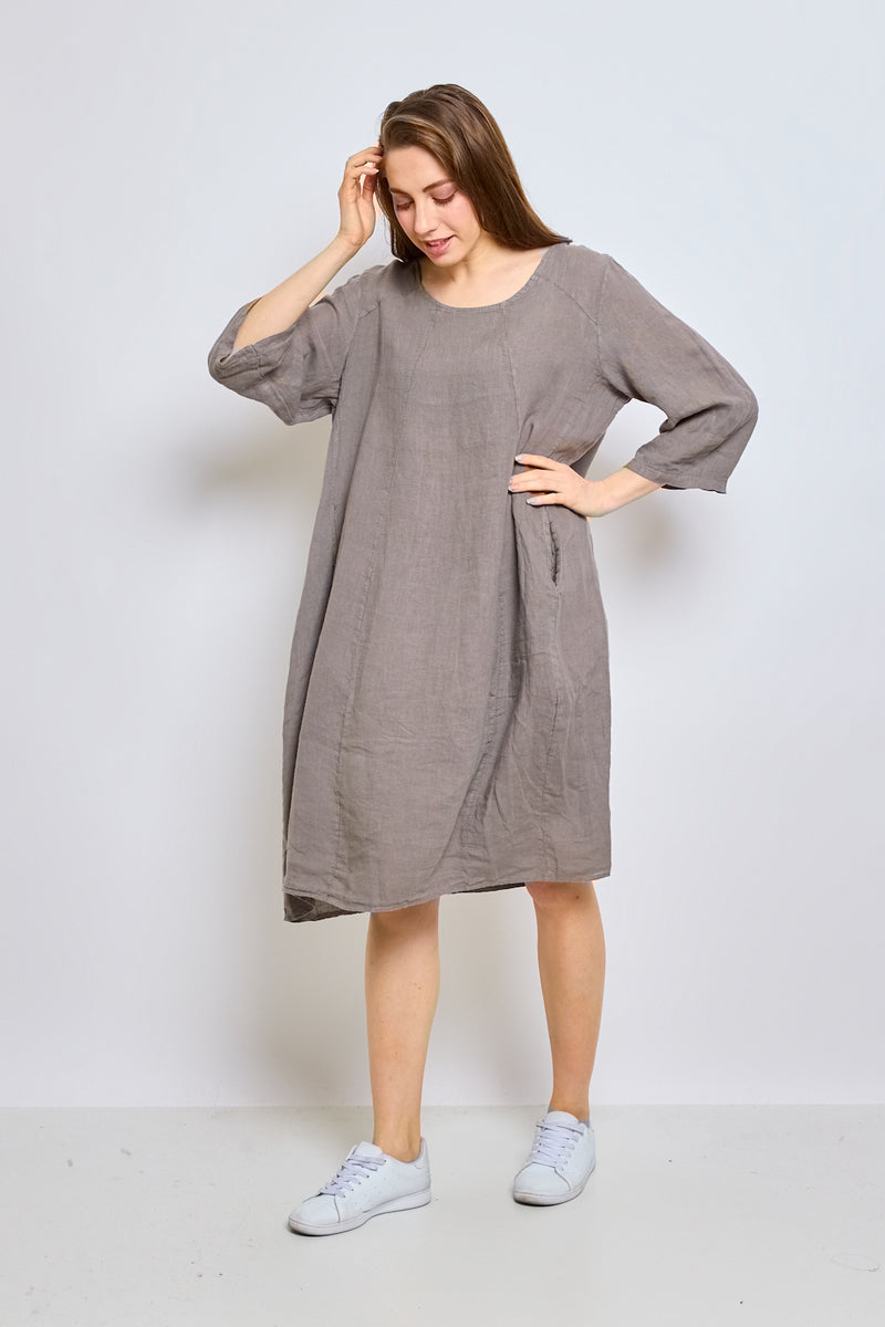 Robe en lin avec col arrondi