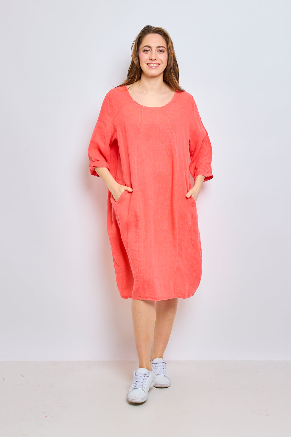 Linen dress with rounded collar