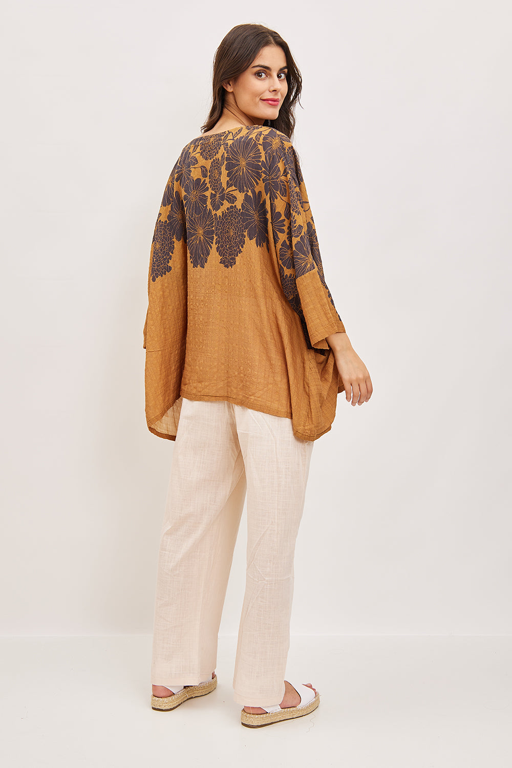 Blusa tascabile con stampa floreale ispirata a Dahlia