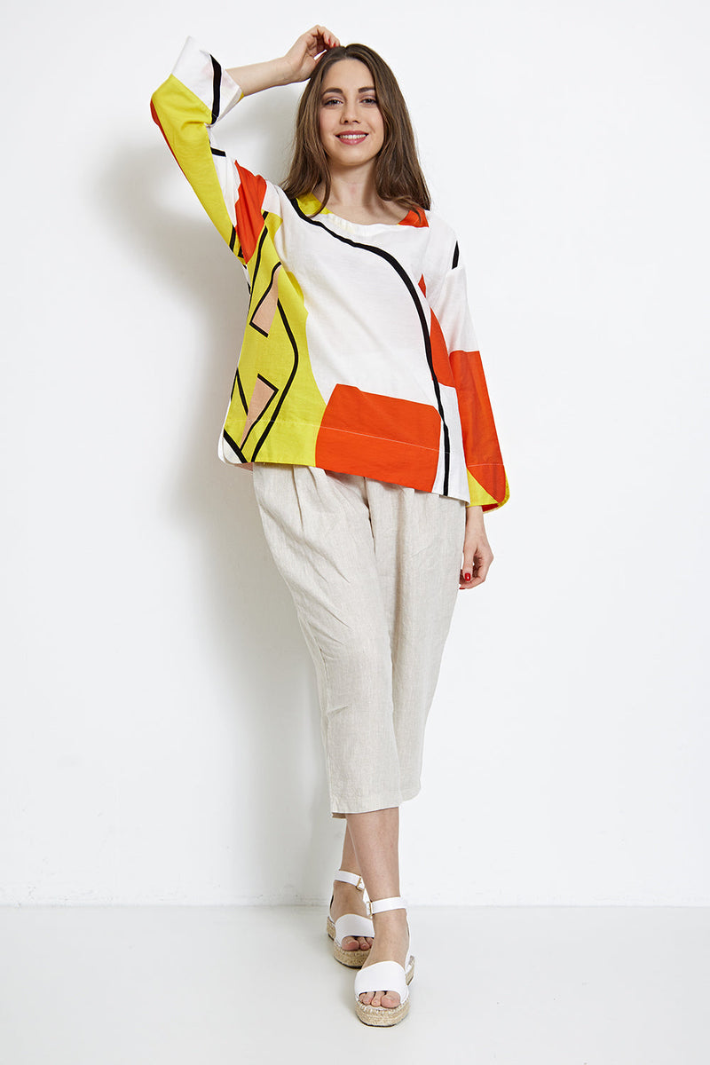 Blusa brilhante com estampa moderna