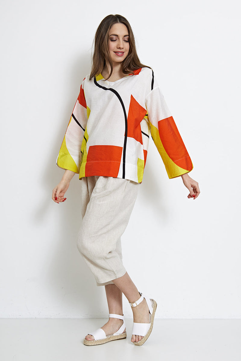 Blusa brilhante com estampa moderna