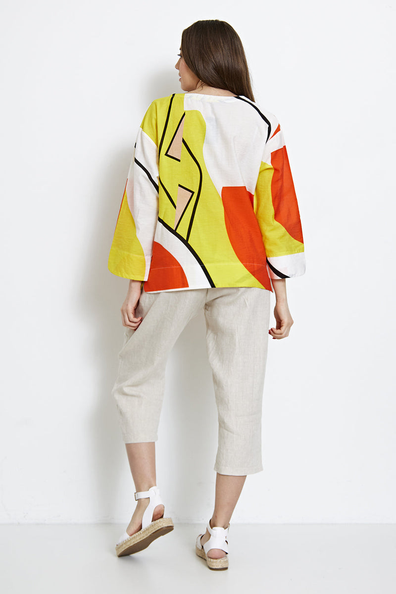 Blusa brilhante com estampa moderna