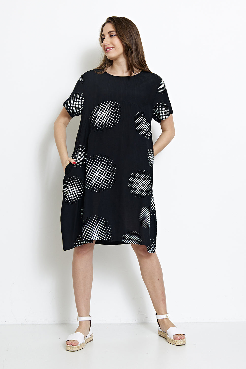 Dotted pattern short dress