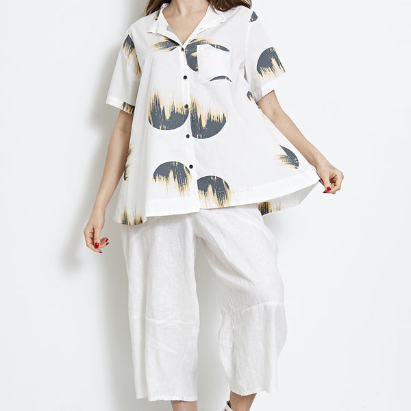 Blusa a camicia corta con motivi circolari sgargianti