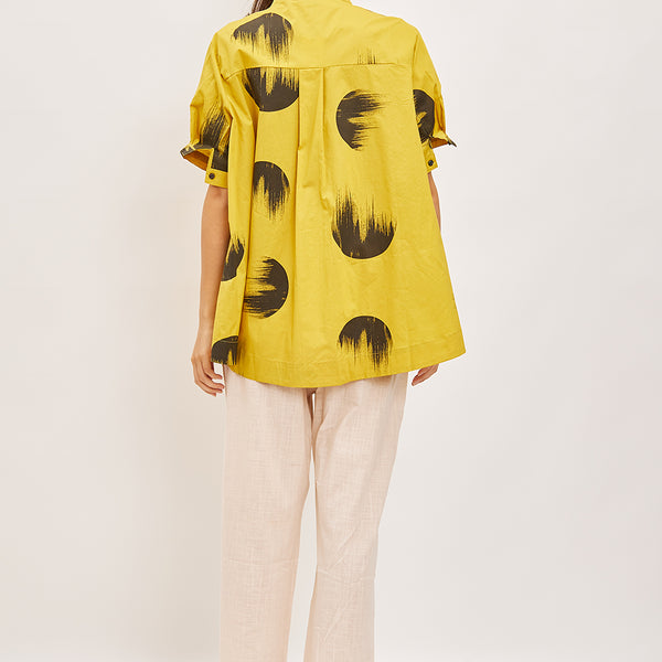 Blusa a camicia corta con motivi circolari sgargianti